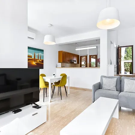 2 Bedroom Proteus With Private Pool, Aphrodite Hills ヴィラ *